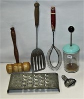 Old Chopper & Kitchen Gadgets