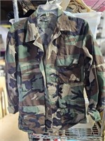 Men's Vintage 70s Camo Military Jacket Small Long