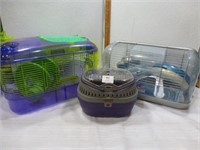 2 Small Animal Cages / Living World