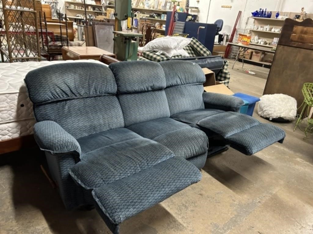 SOFA W/RECLINERS ON BOTH ENDS