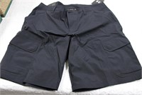 Under Armour Black Shorts size 38