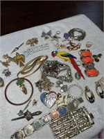 ASSORTED VINTAGE JEWELRY