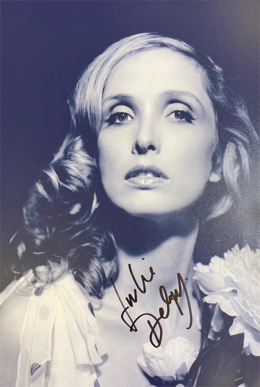 Autograph  
Julie Delpy Photo