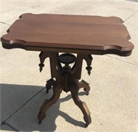 Victorian Walnut Parlor table