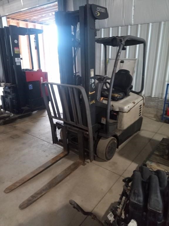 Crown SC Electric Forklift & Charger