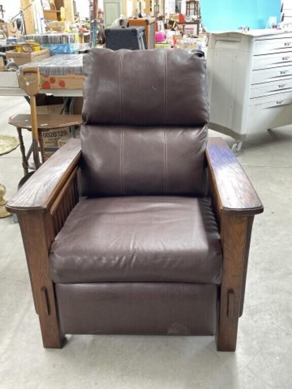 Mission Oak Recliner, Brown, 33 W X 39 D X 42 " T