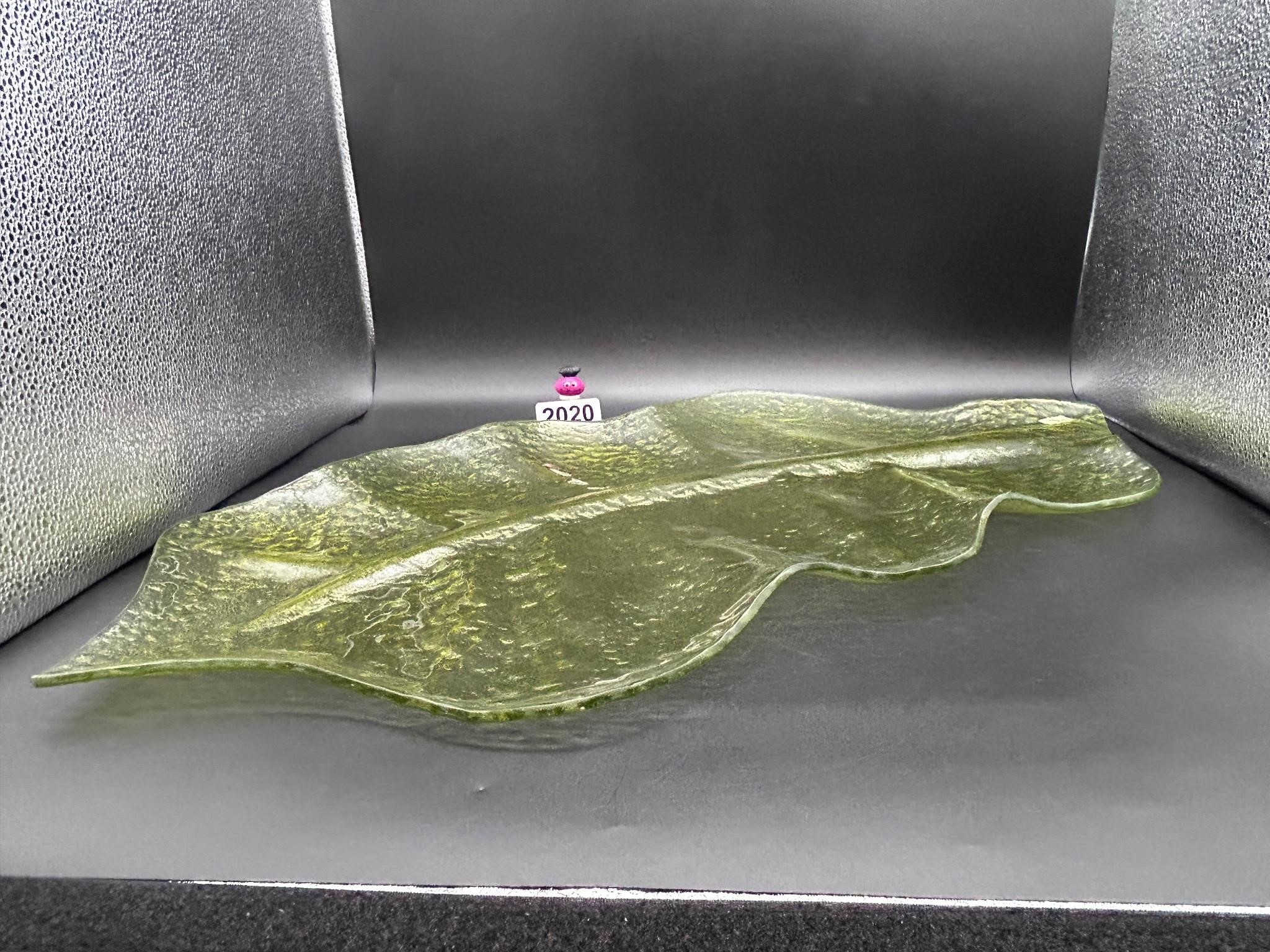 Recycled Glass Ceterpiece Leaf Dish