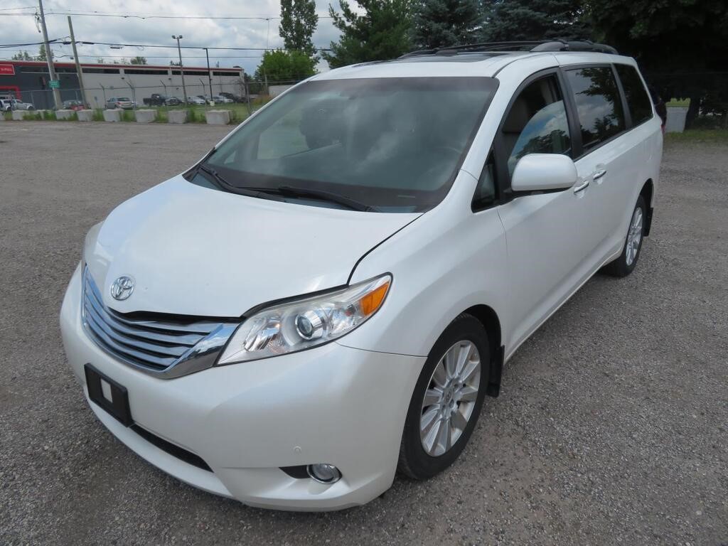 2012 TOYOTA SIENNA WHEELCHAIR VAN 223756 KMS