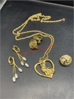 Gold Toned Cat necklace lot (living room)
