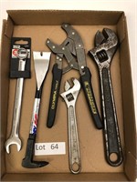Lot of Tools Cresent Wrenches Pry Bar +++