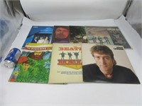 Disques vinyles 33T dont The Beatles , Lennon et