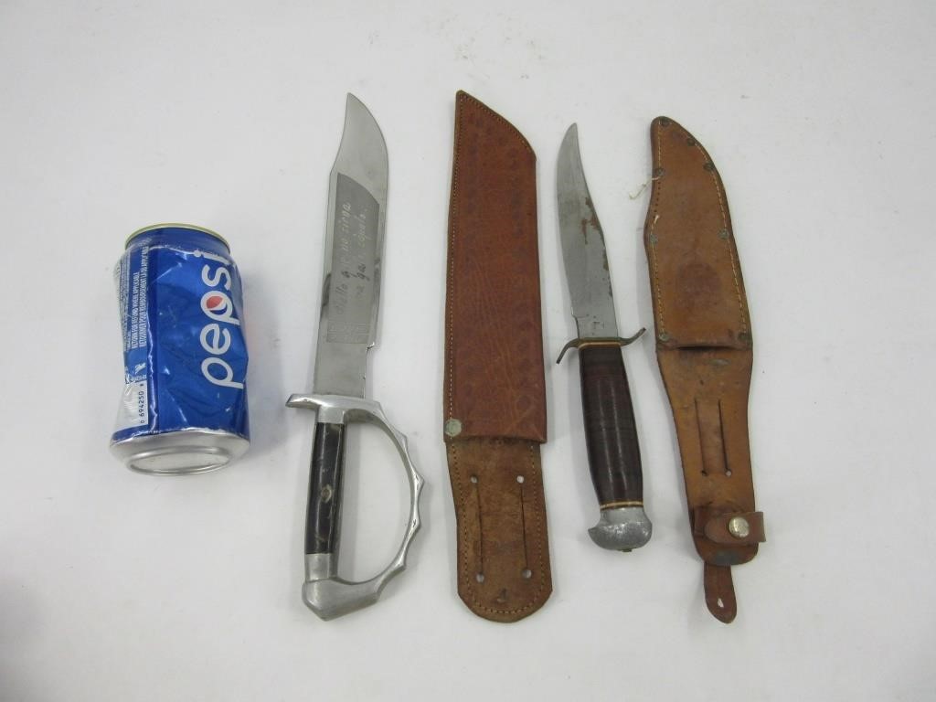 2 couteaux de chasse vintage dont un de Mexico