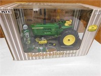 J. Deere 4200 Restoration tractor w/acc's