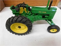 J. Deere "G" tractor w/wide front end