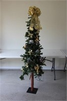decorated Christmas tree - 6'