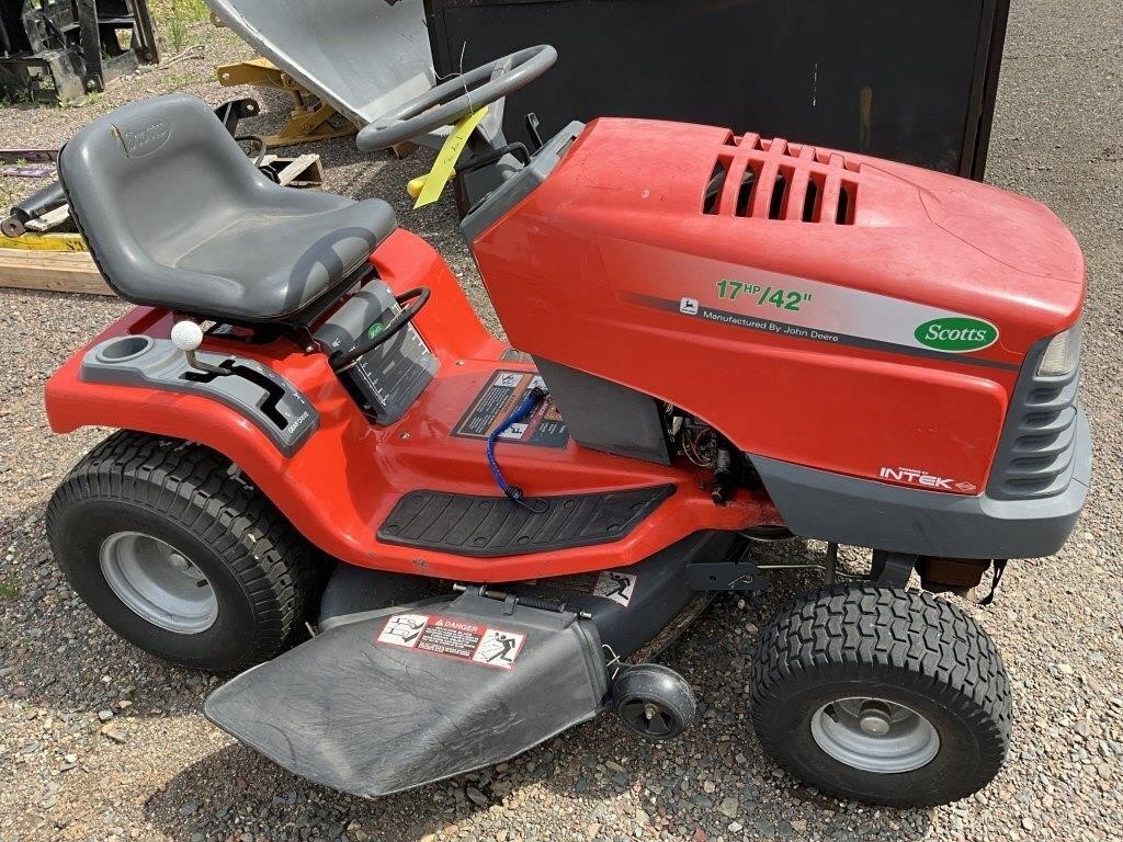 Scotts 17 hp riding mower, needs battery