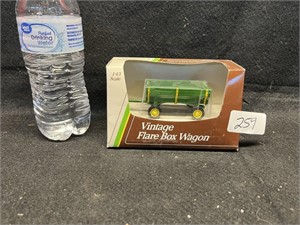 1/43 SCALE JOHN DEERE FLARE BOX WAGON