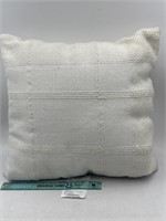 NEW Threshold 22"x22? Toss Pillow