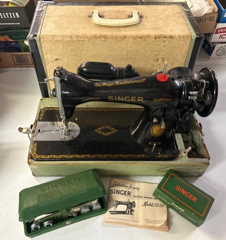 Vintage Singer Sewing Machine Model 15.91