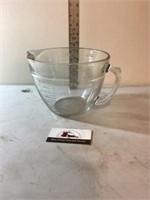 Glass pampered chef measuring bowl