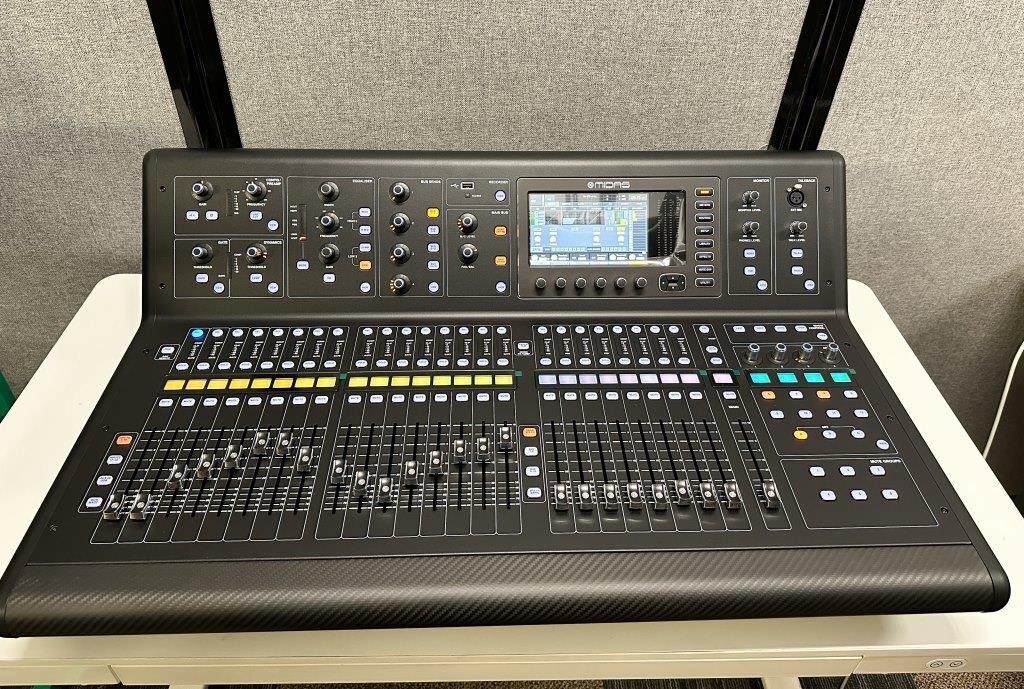 Midas M32 LIVE 40-channel Digital Mixer (Like new