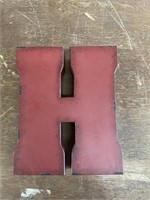 Tin H decor