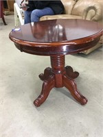 24 inch round side table.  Great condition.