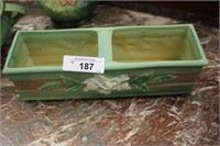 VINTAGE ROSEVILLE MAGNOLIA POTTERY PLANTER