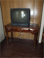 VANITY TABLE, TV W/CABLES