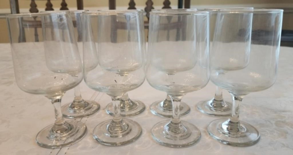 8 champagne glasses