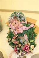 Xmas decor-wreaths & wall hangings