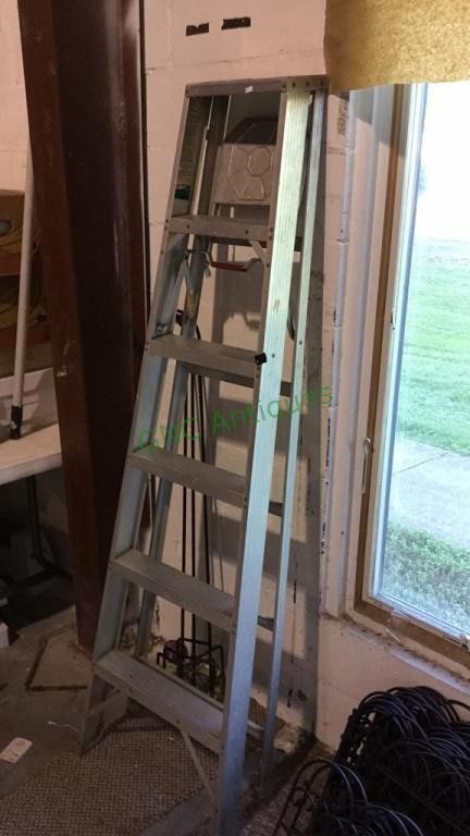 Aluminum ladder with five steps.    1941