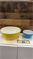2 Pyrex Bowls - Great Colors