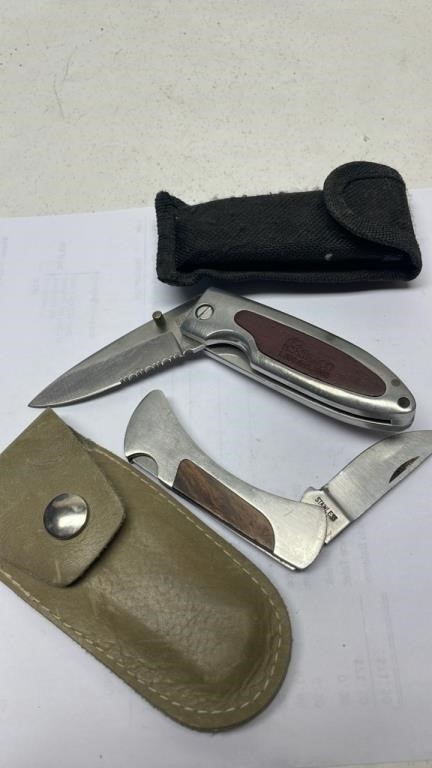 Folding Knives lot of 2 with Case