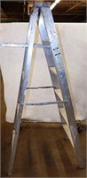 Heavy Duty Aluminum Step Ladder