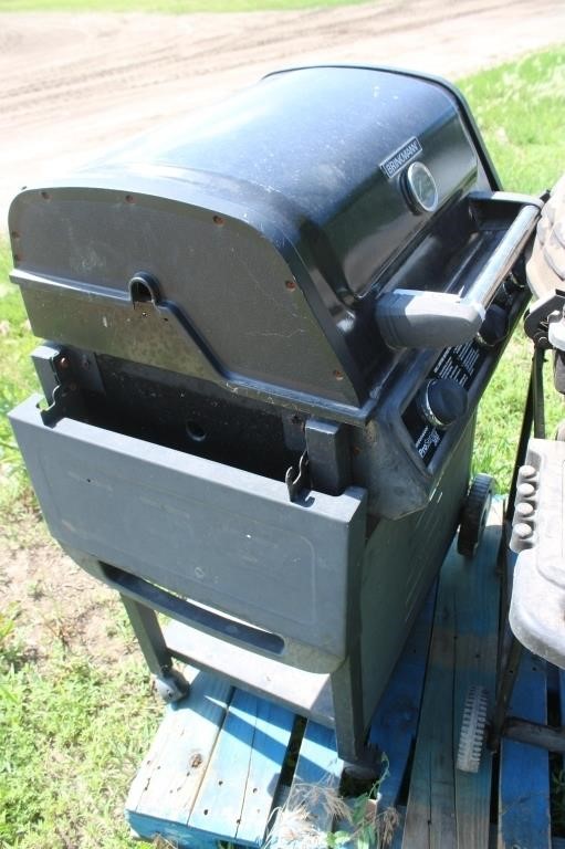 Brinkman grill with 2 tanks