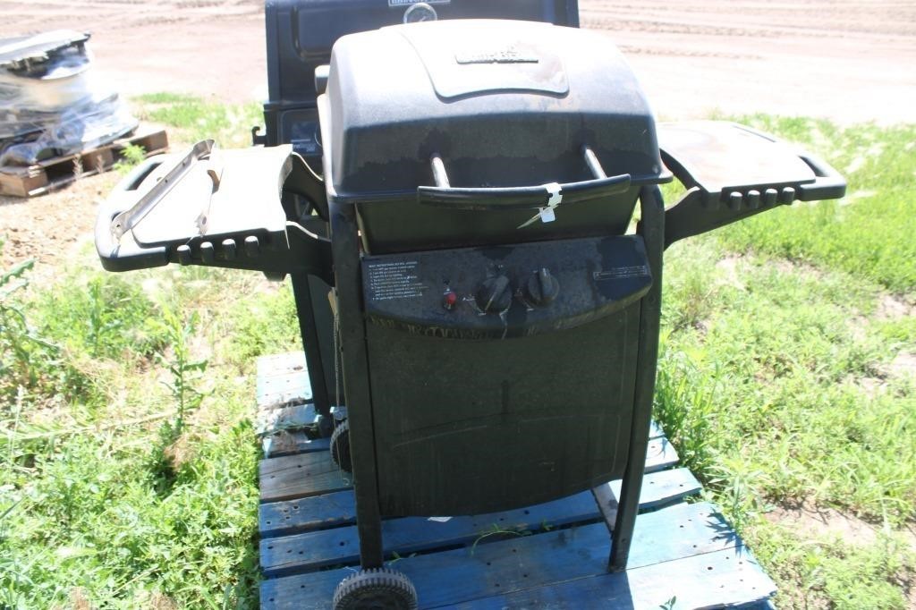 Char broil grill with tank