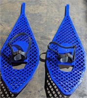 (N) Snow shoes 34x11in each