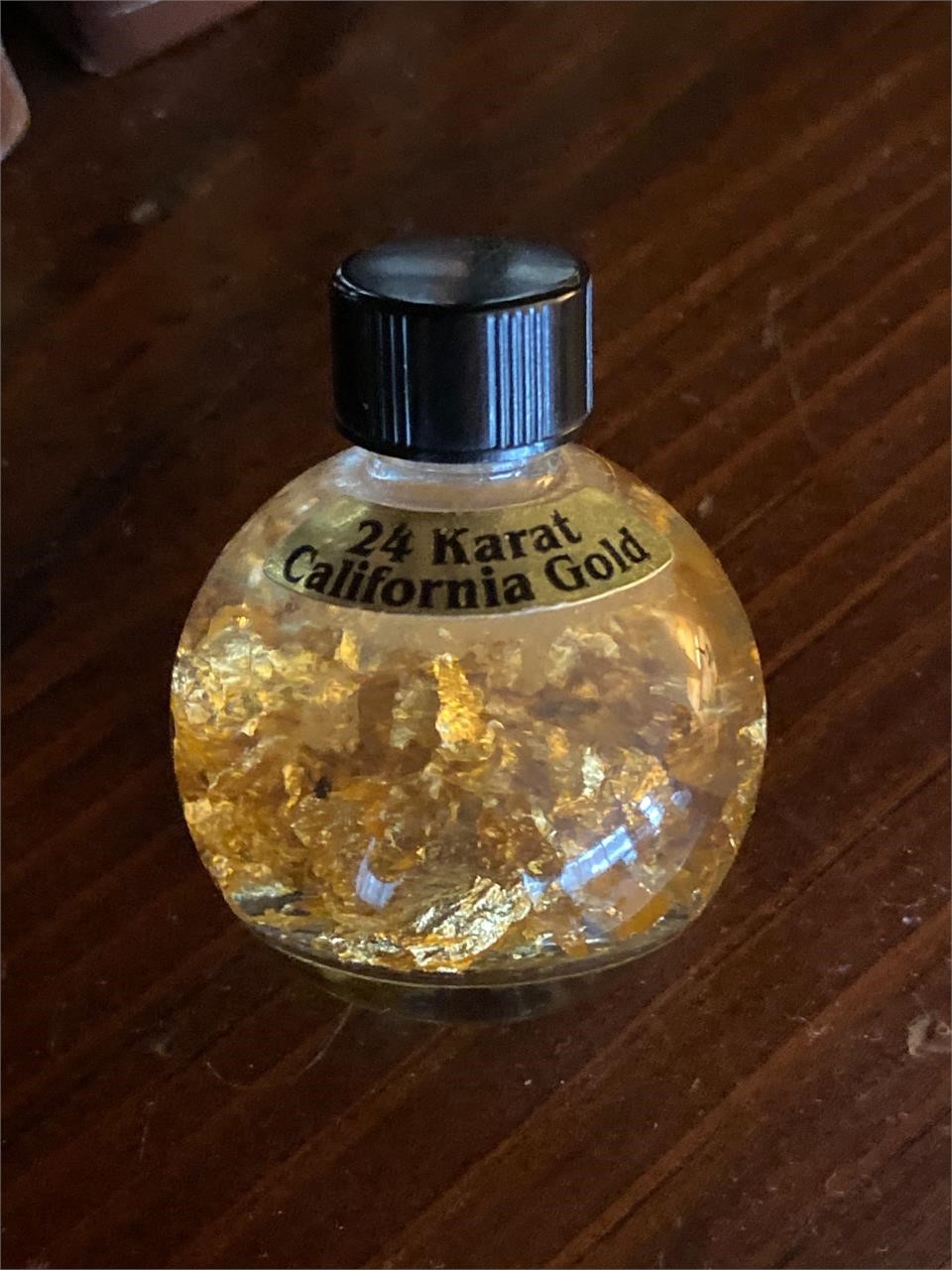 Small Bottle of 24K G Flakes