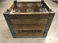 Borden's Wooden Milk Crate & 6 Bottles