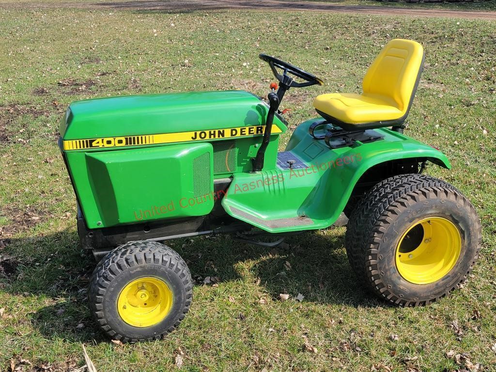 John Deere 400 Classic Lawn Tractor -