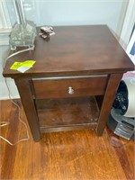 1 DRAWER SIDE TABLE 22 IN X 18 IN X 25.5 IN