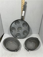 Graniteware covered roaster & divided cooker pan