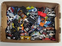 BOX OF TOY CARS INCL HOTWHEELS