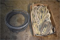 Lot: lengths of steel cable, rope and ratchet stra