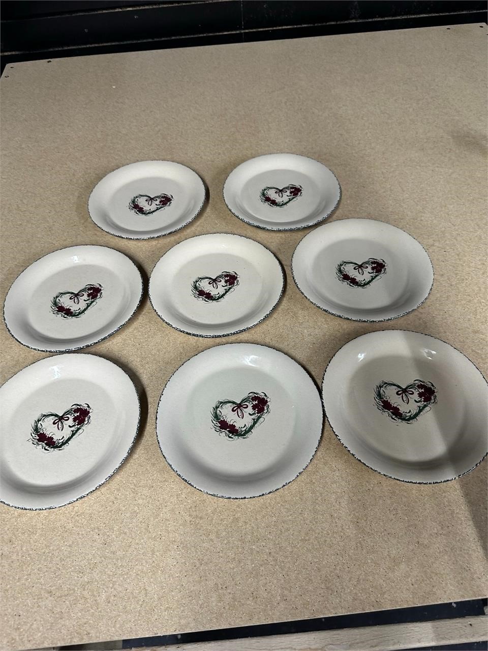 Heart Wreath by CASEY POTTERY PLATE X8
