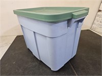 18 gal Rubbermaid Storage Tote