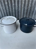 2 pots with lids