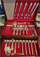 T - WM ROGERS & SONS FLATWARE SET (L155)