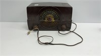 Zenith tube radio, not tested cord is taped